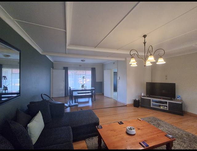 4 BEDROOM FREESTANDING FOR SALE IN FLAMWOOD